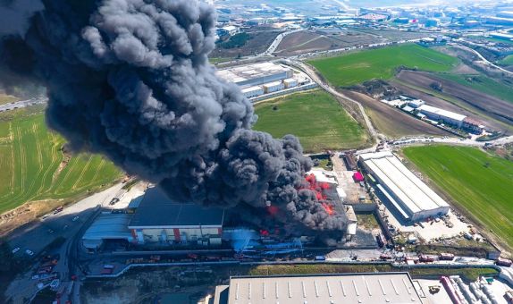 Fabrika Yangınlarını Önlemek için Endüstriyel Yangın Önlemleri ve Kamusal Denetim Şart